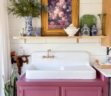 Elk City House | Cozy Glamping Barn - Sleeps up to 9 Near Route 66