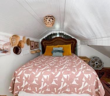Elk City House | Cozy Glamping Barn - Sleeps up to 9 Near Route 66