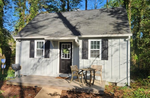North Chesterfield Cabin | Cozy guest house in a quiet neighborhood close to all the happenings in Richmond