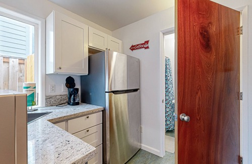 Johns Landing House | Cozy Guest Suite Attached to the Back of a Residence in the heart of Portland