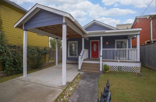 Washington Ave./ Memorial Park House | Cozy heights home near downtown