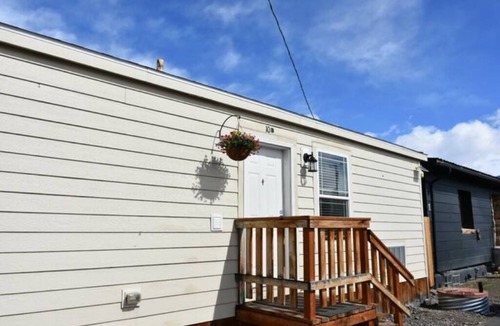 Gardiner House | Cozy Home by Yellowstone River Confluence.