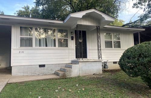 Van Buren House | Cozy home close to downtown and minutes away from Fort Smith area! Pet-Friendly