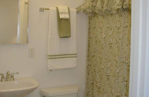 Downtown Bozeman Condo | Cozy home in historic Downtown Bozeman, amazing location - Fish Tales on Main Street!