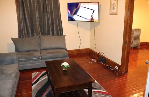 Springfield House | COZY HOME- Located on a quiet Worthy Street with a home in its own compound.