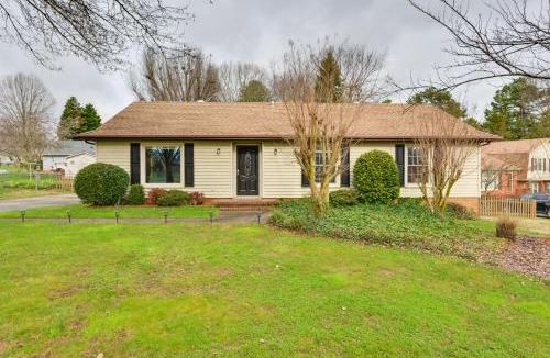 Matthews House | Cozy Home w/Fenced Yard < 1 Mi Downtown Matthews!