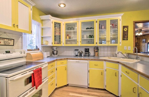 Salmon House | Cozy Home w/Hot Tub: Half Mi to Salmon River!