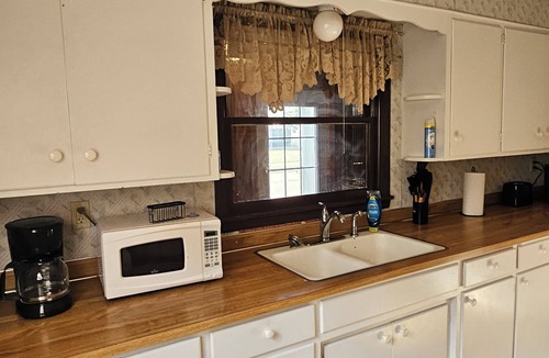 Harvey House | Cozy house centrally-located in Harvey