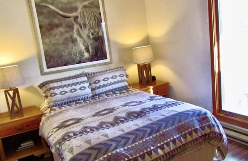 Moose Wilson Road Condo | Cozy Jackson Hole condo, mountain views- sleeps 7