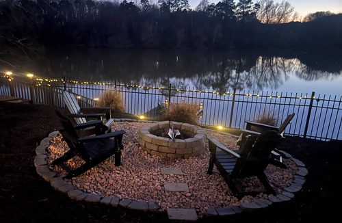 Albemarle House | Cozy lake front house with dock on Lake Tillery