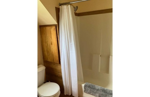 Oxford House | Cozy lake view home-family friendly