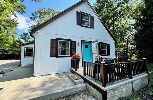 Bellmore Cabin | Cozy lakefront cabin with kayaks