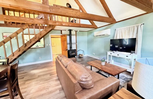 Bellmore Cabin | Cozy lakefront cabin with kayaks