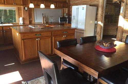 Rathdrum Cabin | Cozy Lakefront Cabin on Lower Twin Lake w/Private Dock & Beach
