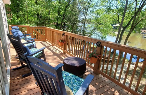 Clover House | Cozy Lakehouse on Quiet Cove