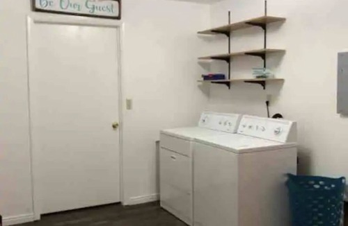 Manila House | Cozy little house, great location, walking distance to stores and restaurants.