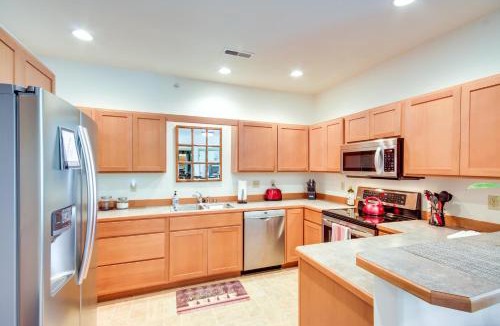 Livingston House | Cozy Livingston Condo w/Balcony & Mtn View!