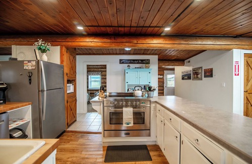 Beach Cabin | Cozy Lodge near Theodore Roosevelt National Park and Medora, ND Sleeps 6 to 8