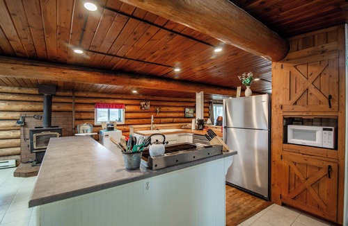 Beach Cabin | Cozy Lodge near Theodore Roosevelt National Park and Medora, ND Sleeps 6 to 8