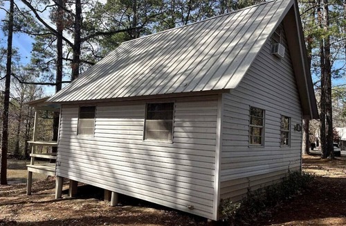Zwolle Cabin | Cozy Loft Cabin with Private Pond Views Near Zwolle Louisiana