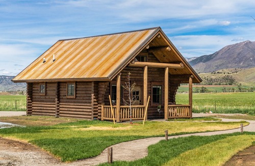Livingston Cabin | Cozy Log Cabin in Beautiful Paradise Valley