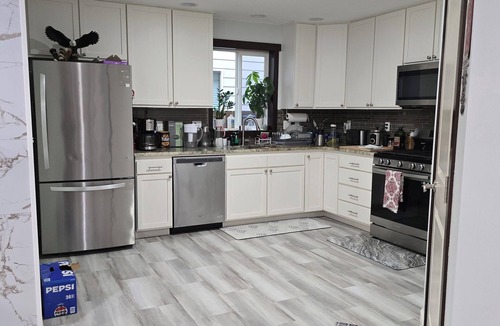 Holly House | Cozy, lovely, and Charming 4-bedroom building in Everett with WiFi access