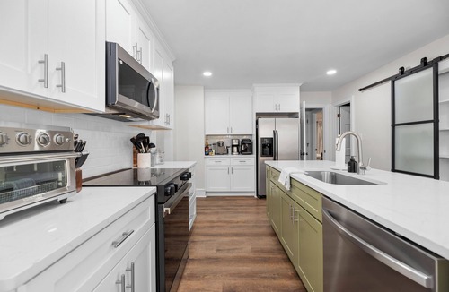 Marvin House | Cozy/Luxe Winter Countryside Estate on Private Grounds in South CLT-King Suite!