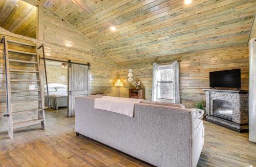 New Site House | Cozy Mississippi Cabin with Covered Porch and Grill!