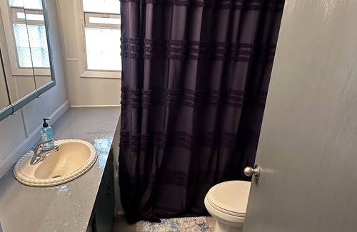 Port Clinton House | Cozy Mobile Home