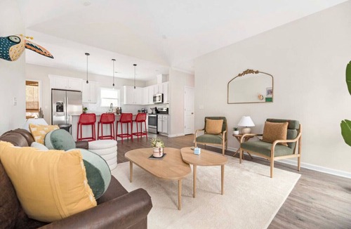 North Belmont House | Cozy & Modern 3-BR Belmont Stay—EV Charger—Pet friendly