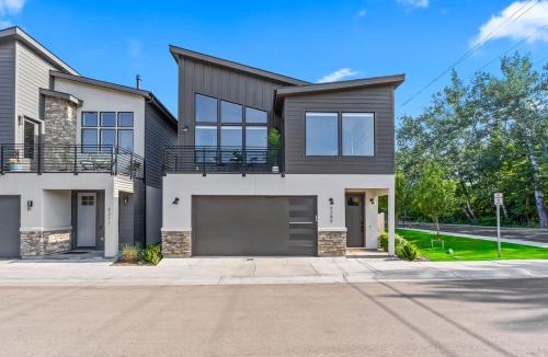 Collister House | Cozy Modern 3BR Farmhouse with Scenic Golf Views