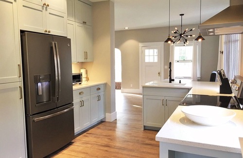 East End House | Cozy Modern Cottage in the heart of the historic district! Walk everywhere!