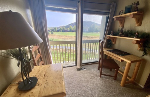 Park Meadows House | Cozy Mountain Condo — Free Transit, Hot Tub, & Garage Parking