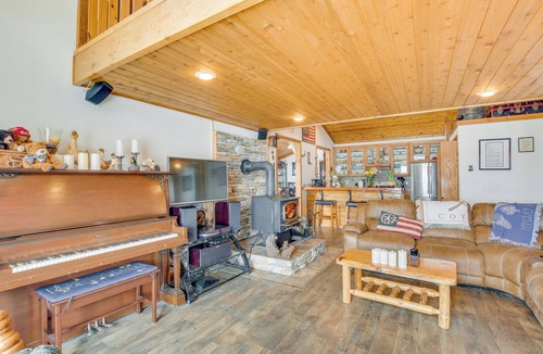Thayne House | Cozy Mountain Home on 10 Acres w/Fire Pit + Games