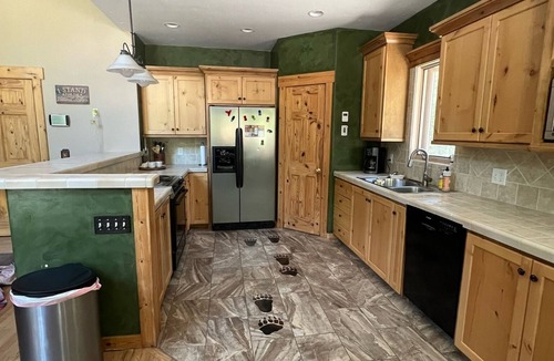 Alpine Northeast House | Cozy mountain retreat with a hot tub; steps to national forest trails!