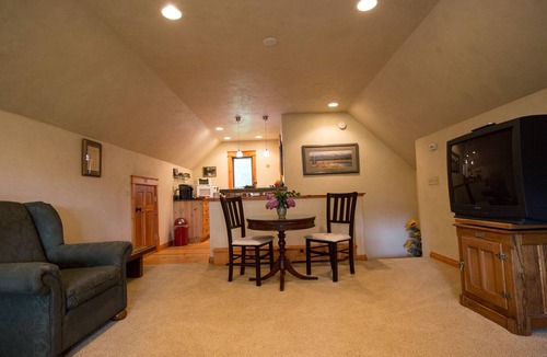 Bigfork Apartment | Cozy Mountain Studio close to Bigfork, Flathead Lake, Swan Lake