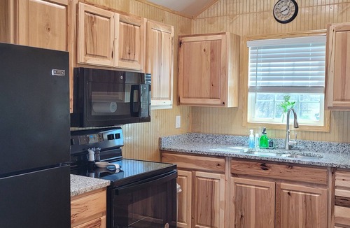 Long Mott Cabin | Cozy New Cabins