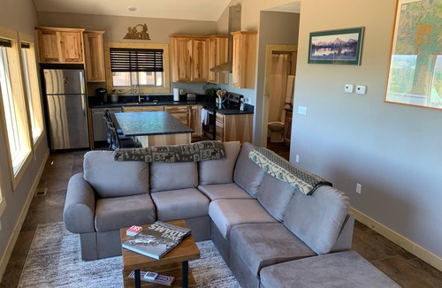 Georgetown House | Cozy new mountain guesthouse with epic view of Georgetown Lake and Pintler Range