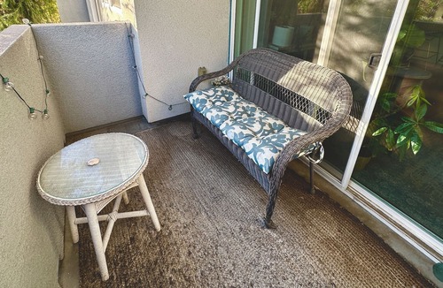 NoHo Arts District Apartment | Cozy NOHO Arts District Retreat w/Pool & Jacuzzi