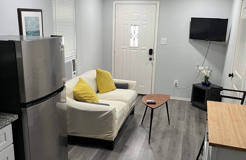 Washington Ave./ Memorial Park Condo | Cozy One bedroom Minutes from Downtown