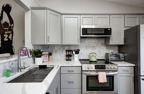 Westfield House | Cozy Pet Friendly Ranch 2 miles to Grand Park | Firepit, King Bed & Games!