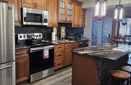 Pocono Pines House | Cozy Pinecrest Lakefront Retreat w/Deck & Kayaks