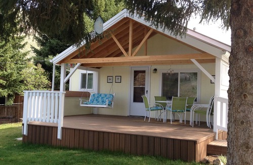 Lava Hot Springs House | Cozy Private Candlelight Cottage on Main Street in Lava Hot Springs