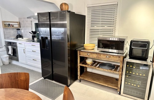 Washington Ave./ Memorial Park House | Cozy Quiet Home! PET FRIENDLY! Back to School 2025 Special!
