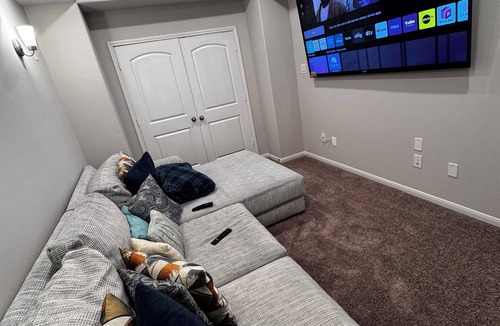 Cypress House | Cozy Room In Fantastic Cypress with Wi-Fi, AC.