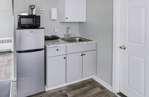 Riverview Apartment | Cozy Room + Private Bath and Wi-Fi in Brownstown