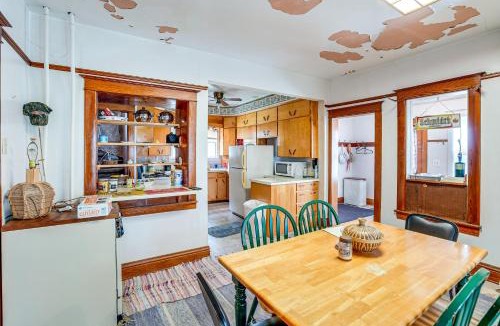 Zeeland House | Cozy Rural Hideaway in McIntosh County!