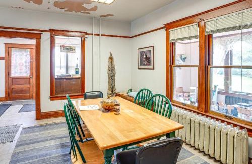 Zeeland House | Cozy Rural Hideaway in McIntosh County!
