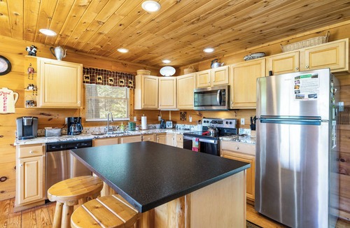 Townsend House | Cozy Rustic Cabin with Wonderful Views of the Smoky Mountains