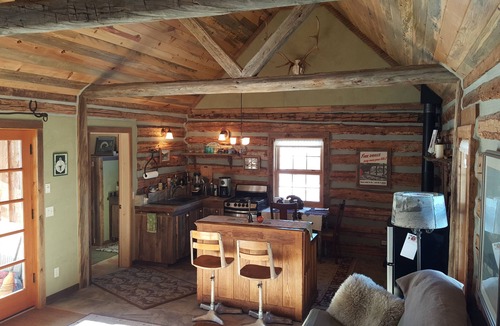 Chico Cabin | Cozy, Rustic Cabins near Chico Hot Springs & only 35 mins to YELLOWSTONE PARK!
